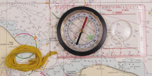 PROSOJNI KARTNI KOMPAS Z LUPO – MAP COMPASS