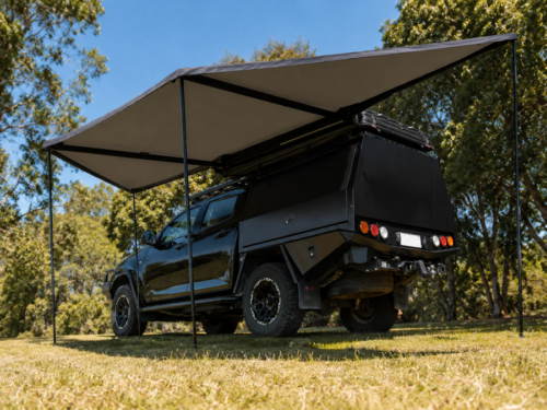 AVTOMOBILSKA TENDA 180° – 8,5 m² SENCA ZA OVERLAND, KAMPIRANJE IN POTOVANJA