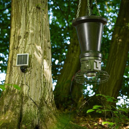 Alternative view of AVTOMATSKA KRMILNA NAPRAVA EUROHUNT EVOLUTION 2.0 12 V S SOLARNIM PANELOM IN BATERIJO